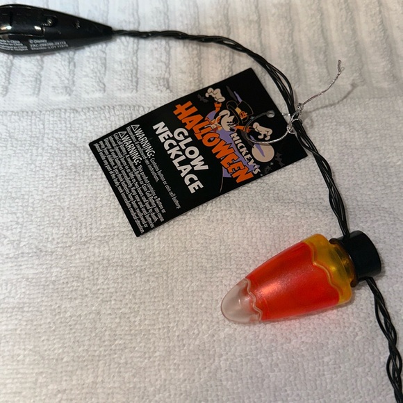 DISNEYPARKS EXCLUSIVE Mickey Mouse Halloween  Glow necklace - Picture 5 of 7